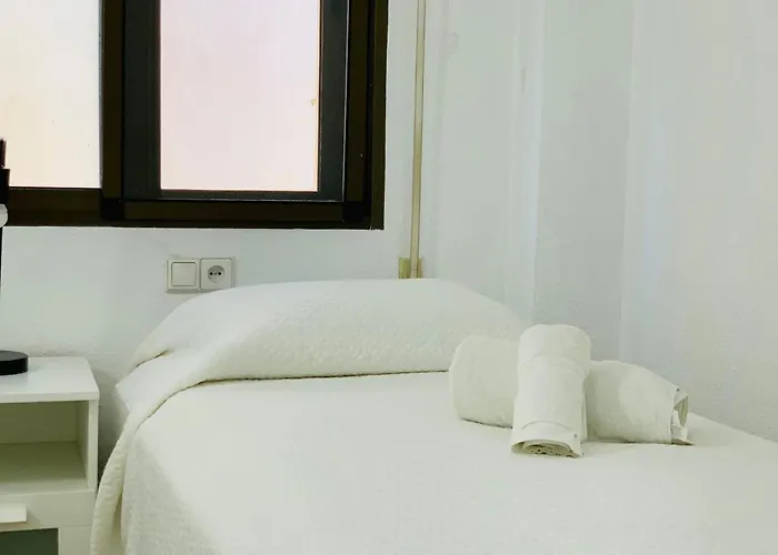 Amazing 2 Bedrooms In Centre דירה